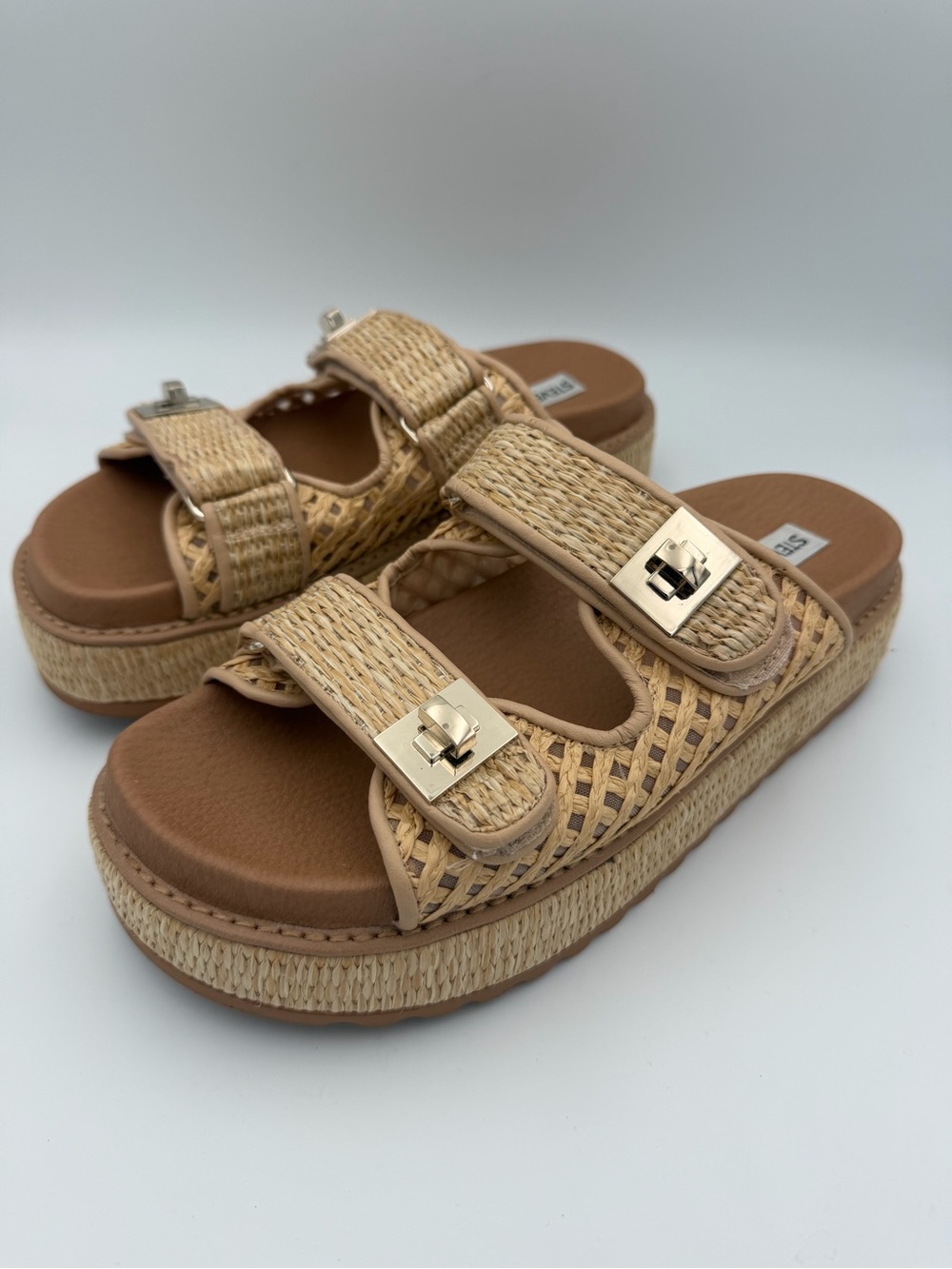 Like new Steve Madden Women's Bigmona Platform Sandals raffia woven size 8.5